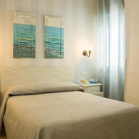 Hostal Patio Andaluz Punta Umbria Ngoại thất bức ảnh